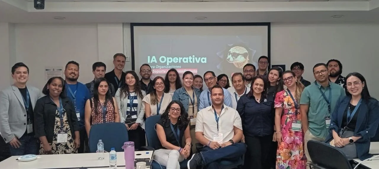 Foto grupal al finalizar el taller de IA Operativa para ESOs en el 15ST PRODEM, Santo Domingo 2026